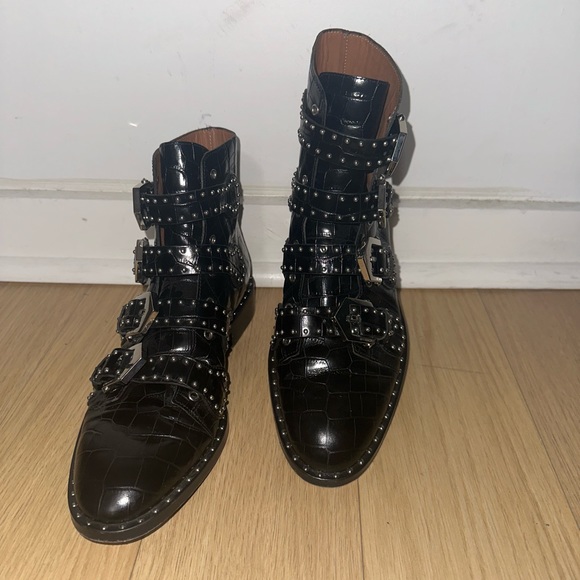 100% authentic GIVENCHY multi-strap studded boots - Picture 5 of 7